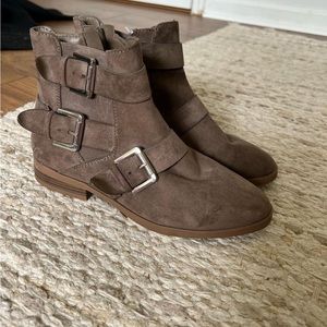 Forever21 ankle boots size 6 like new